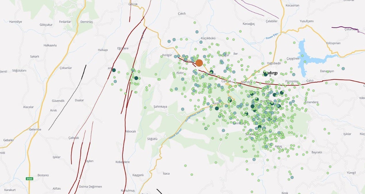 61 buyuklugundeki depremden sonra 786 artci 7RNaa5Cb