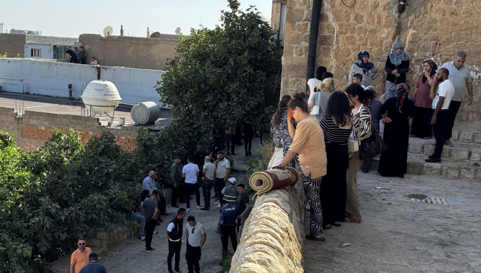 kiz kardeslerin sir olumu 10 gundur kimse fark etmemis zqdqXdXk