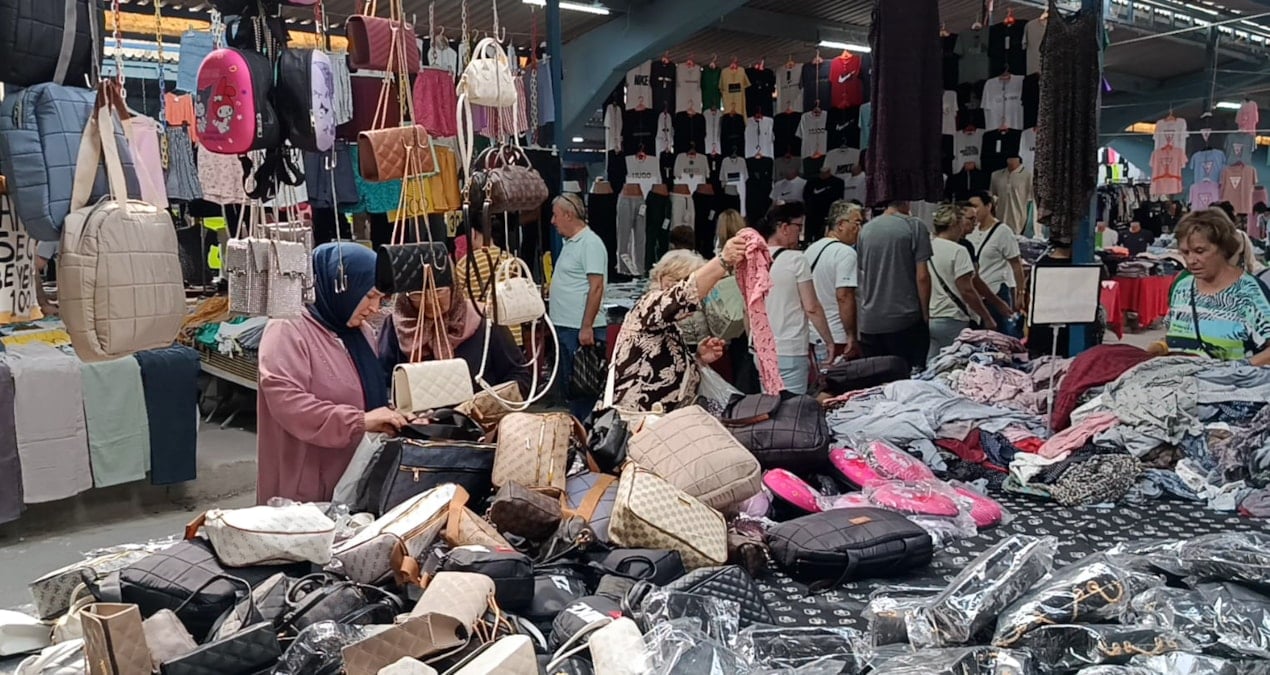 1 bulgar levasi 25 liraya dayandi edirne pazarini turk vatandasi degil yine bulgarlar doldurdu 3SsjSEXe