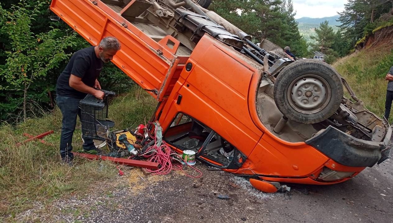 ardahanda trafik kazasi 3 yarali 7vs1CX7C