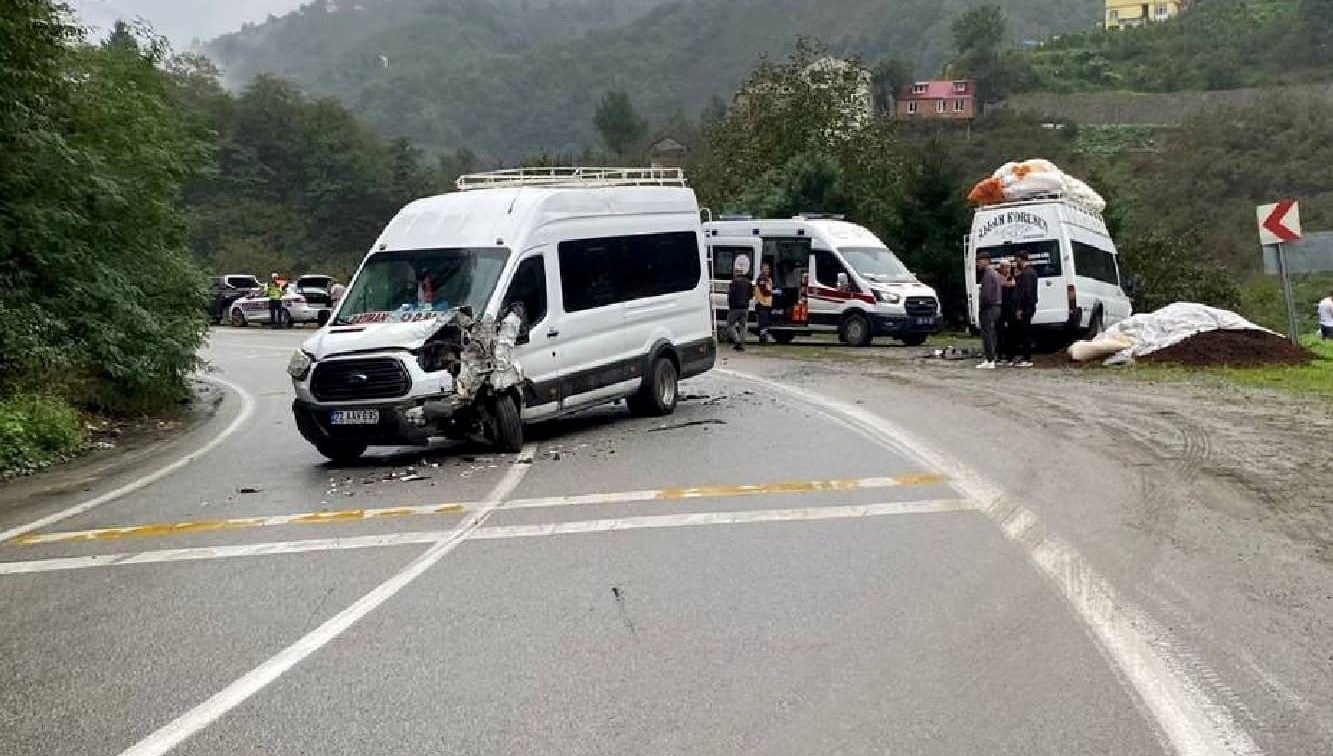 giresunda 2 minibus carpisti 10 tarim iscisi yaralandi eTZQcnuX