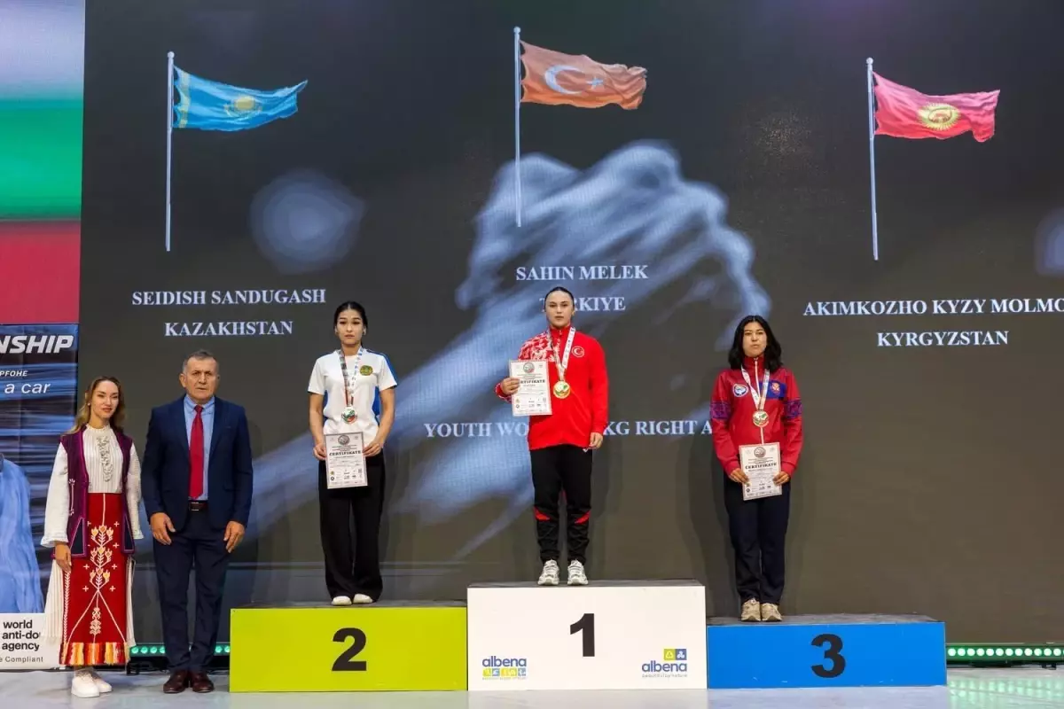 melek sahin dunya sampiyonu oldu eBRFt3Ga