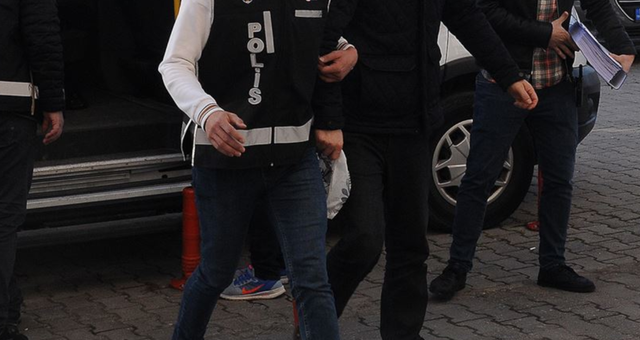 osmaniyede uyusturucu operasyonunda yakalanan 2 zanli tutuklandi Tu2EdNF5