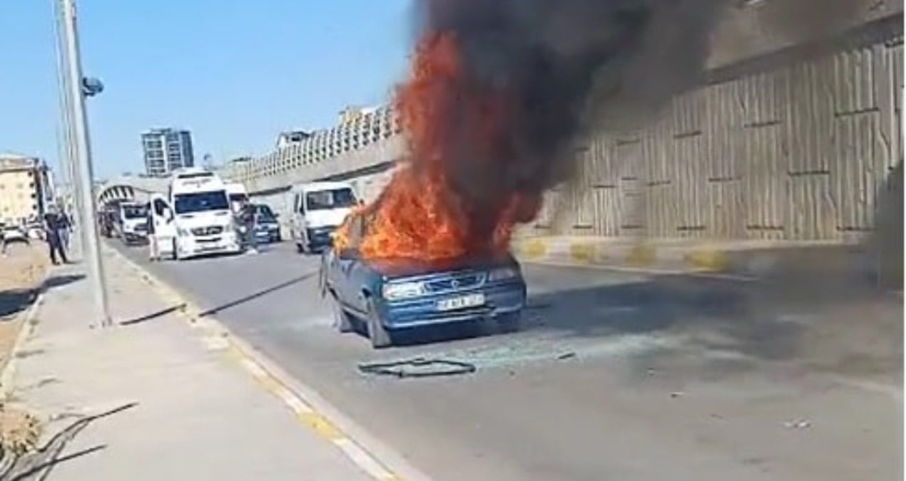 sivasta otomobil alev alev yandi surucu yaralandi QEFEACi6