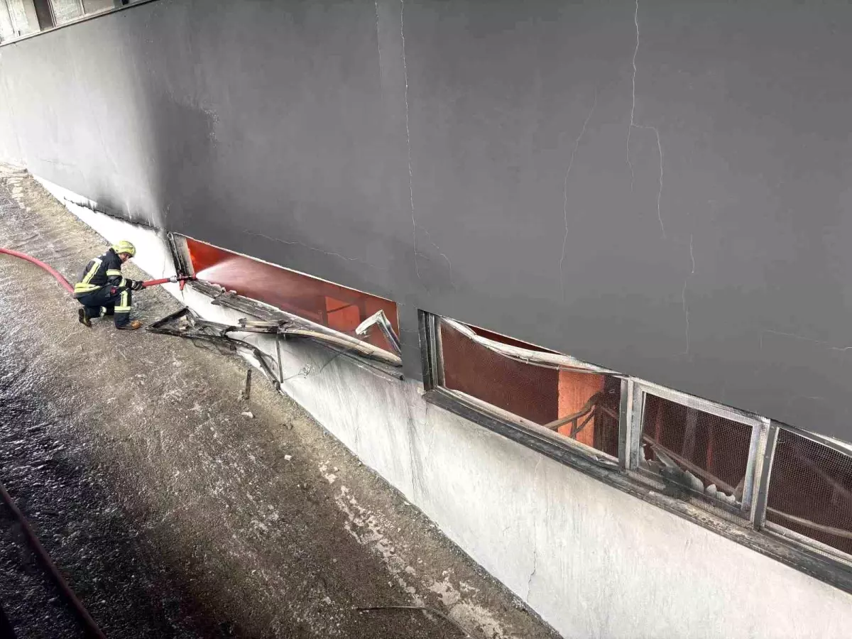 trabzonda alisveris merkezinde yangin kontrol altinda c8WgQjtG