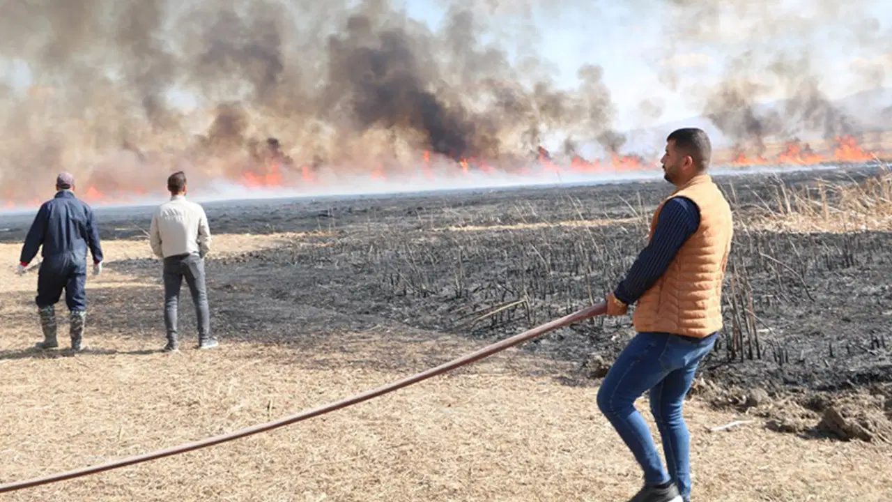 hakkaride sazlik yangini ekipler mudahale ediyor Ut6gKzPG.jpg