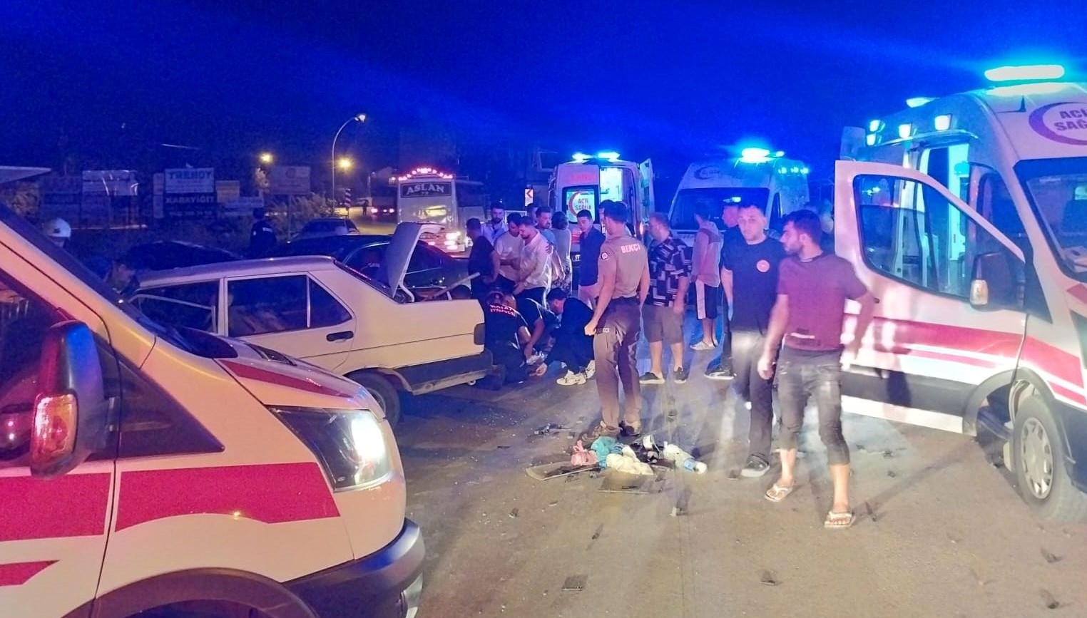 hatayda iki otomobil carpisti alti yarali 7OSZJZ9E