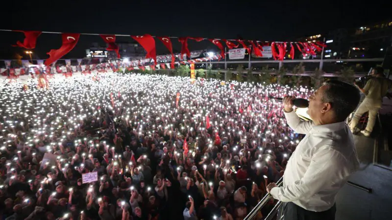 ozgur ozel millet iradesine sahip cikiyor mitinginde sislide konusuyor SXMqF4sl