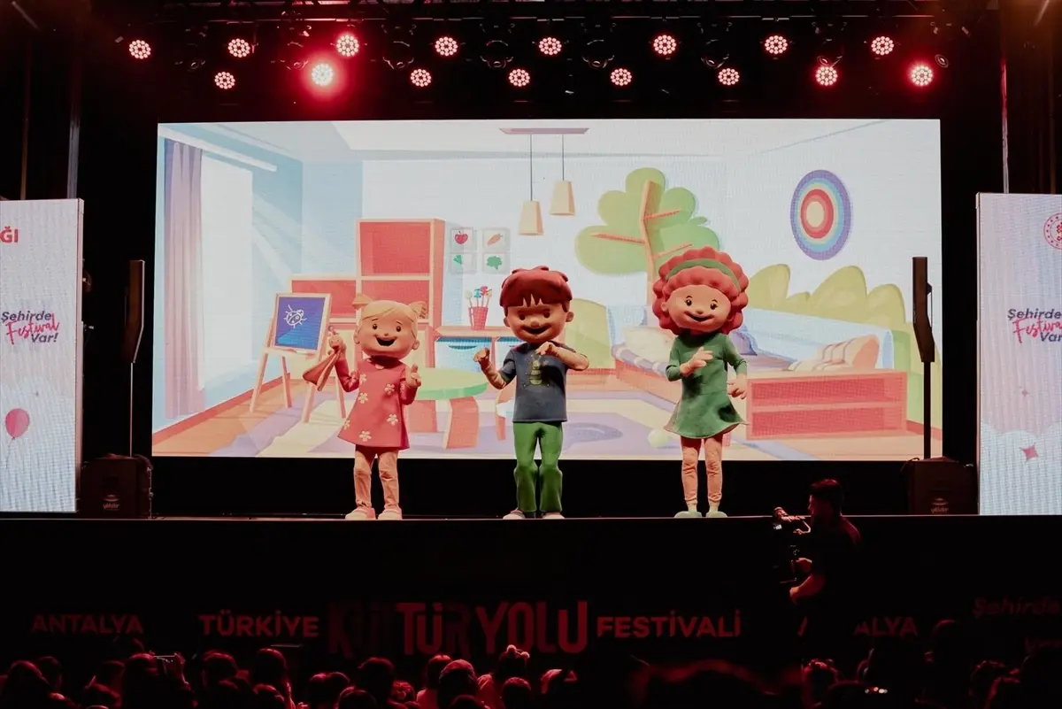 antalya kultur yolu festivali sanatla bulustu OX3NaPJx.jpg