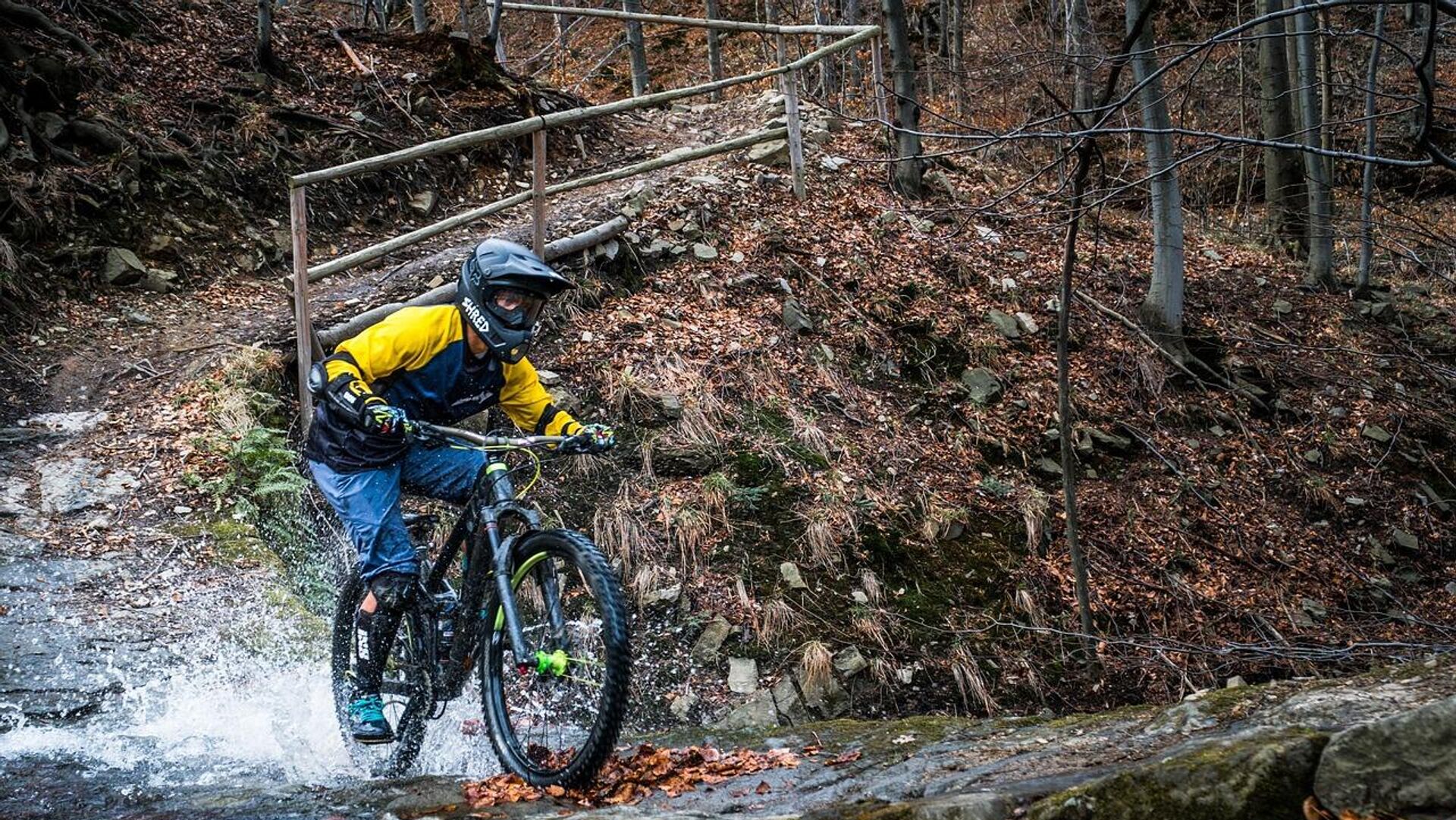 fransada 77 yasindaki bisikletci ucurumdan dustu uc gun sarapla hayatta kaldi LkqlAbba.jpg