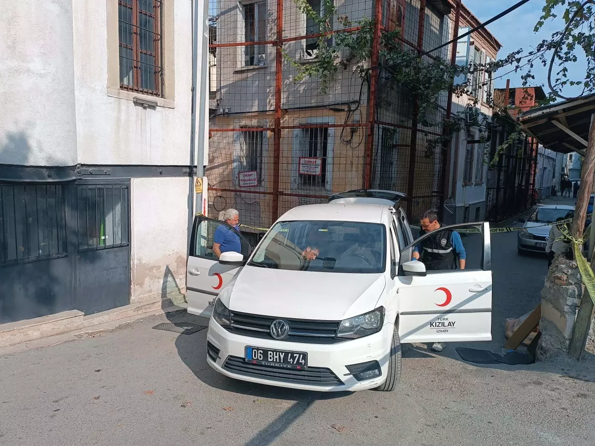 izmirde kizilay calisani tabancayla vuruldu UqRXZss9.jpg