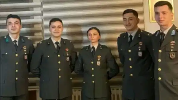 suriyeli subay paylasimina ihrac edilen tegmenden sert tepki efbyqfc5.jpg