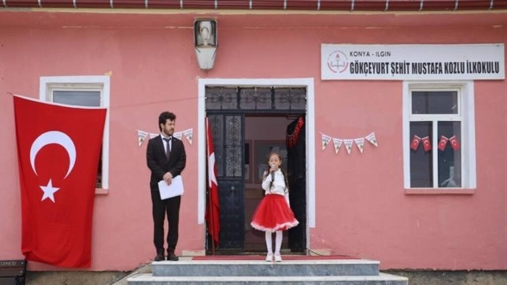 tek-ogrencili-okulda-23-nisan-coskusu-YC7RVnQp