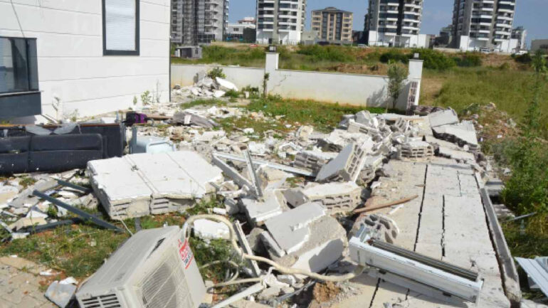 Doğalgaz Patlaması Panik Yarattı: Mahallede Deprem Korkusu
