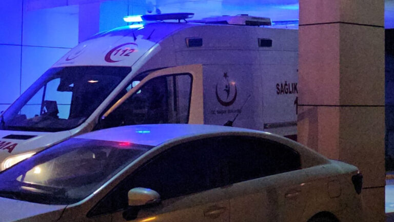 otel-havuzunda-esiyle-birlikte-yuzuyordu-talihsiz-kadindan-aci-haber-5hV6FQSZ